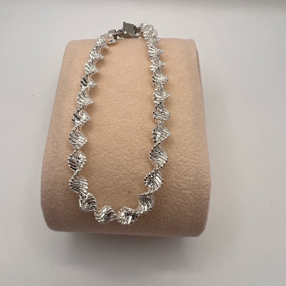 Napier silver tone twisted bracelet - Picture 5 of 7